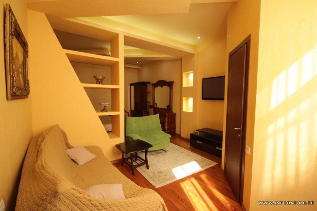 Hotel Black Sea House Batoemi Buitenkant foto