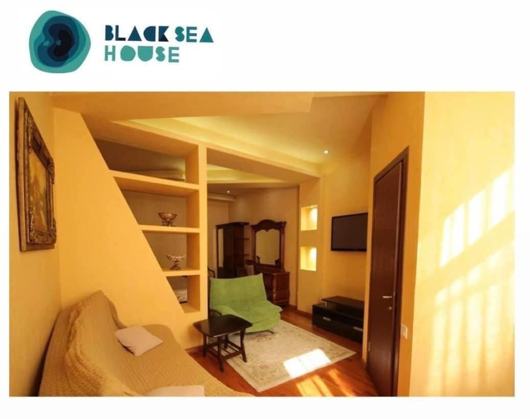 Hotel Black Sea House Batoemi Buitenkant foto